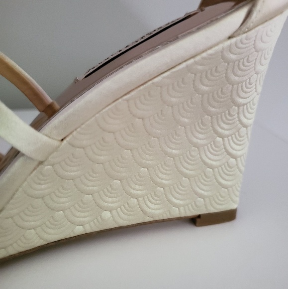 Badgley Mischka Abigail Wedges NIB - Picture 5 of 6